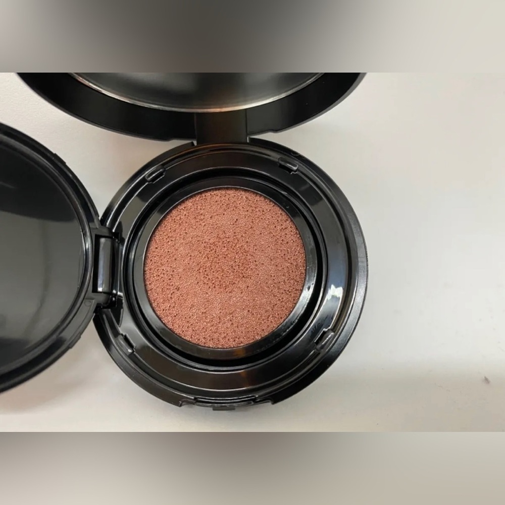 💕 CUSHION Highlighter FMG LOVE Kiss Me Avon Discontinued Golden Lily Cute ONE